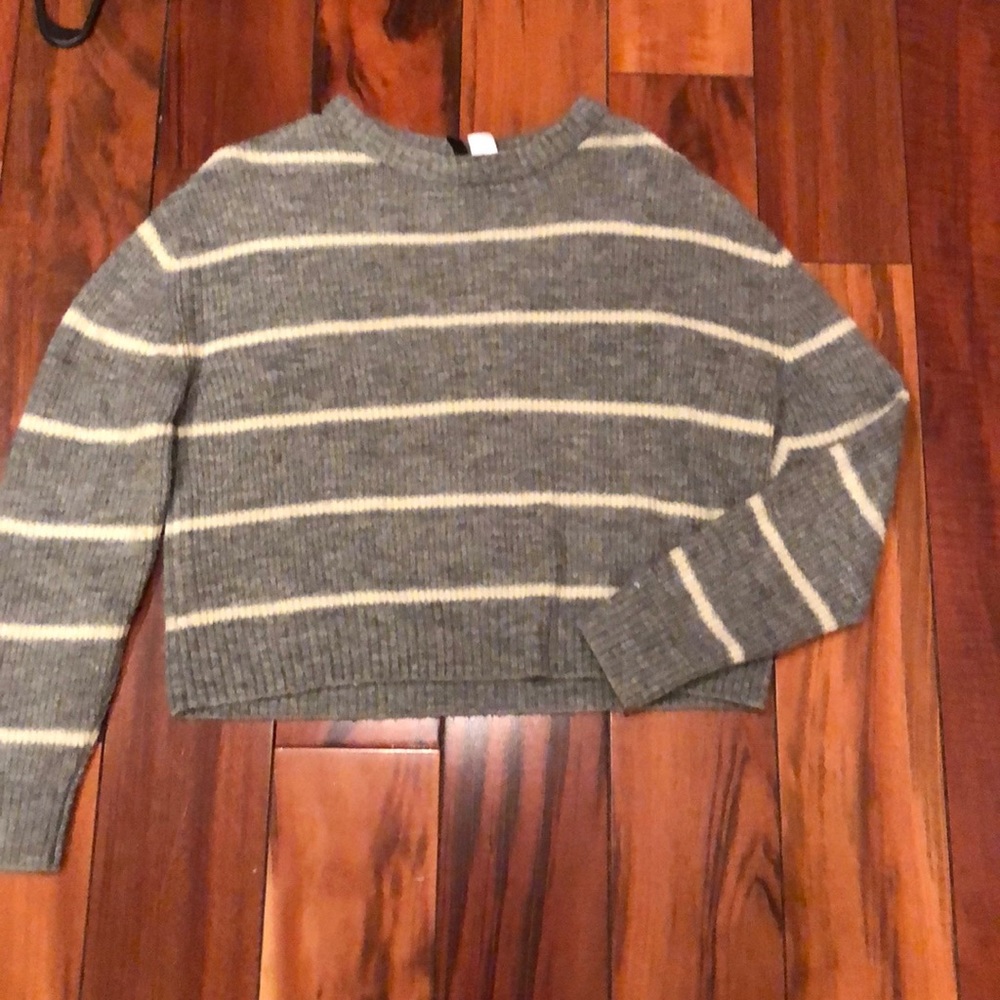 Long sleeved sweater with gray and white stripes